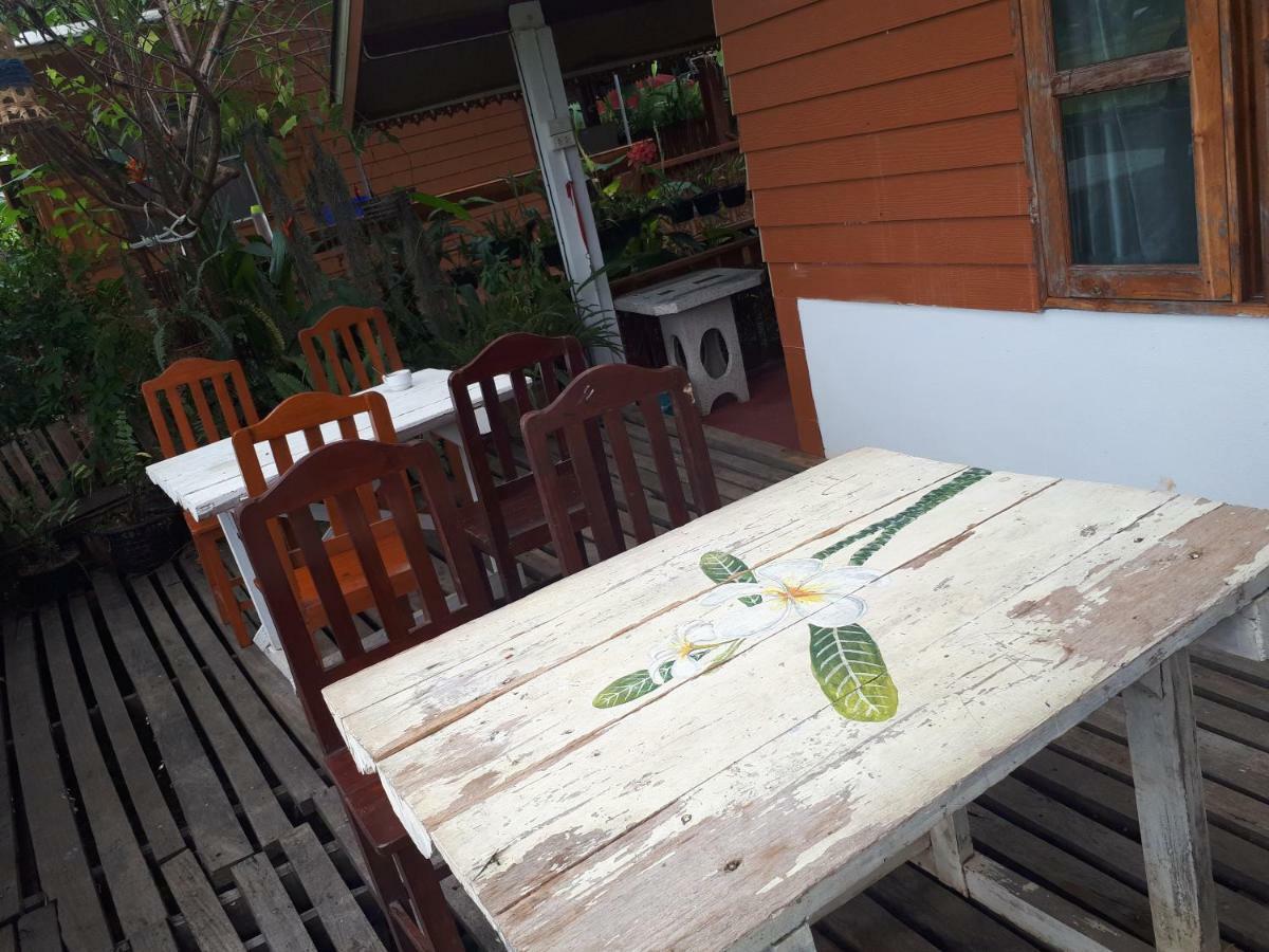 Baan Bar Cafe Hotel Mae Chaem Exterior foto